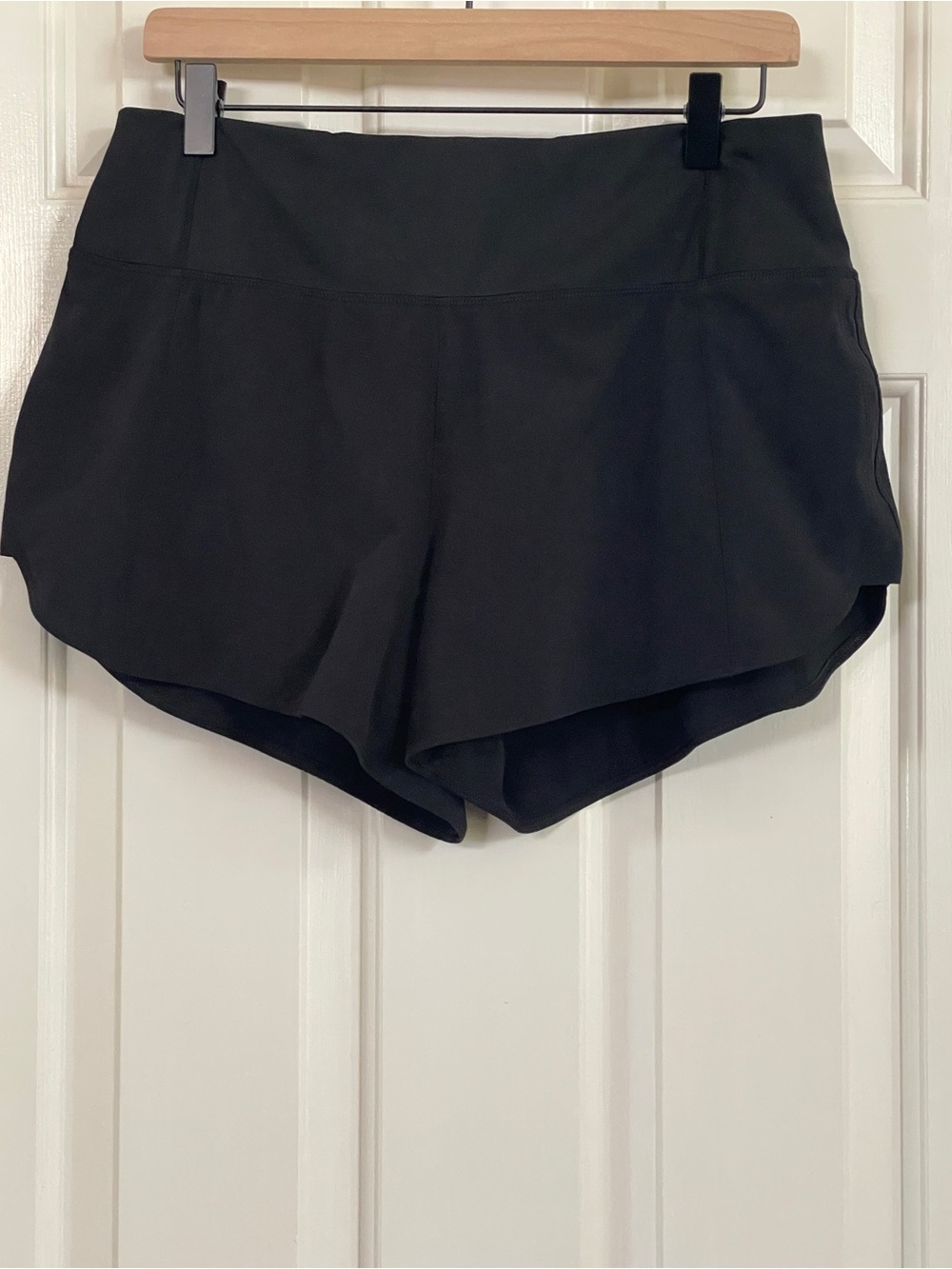 Athleta Running Free 3.5” Shorts M Black Lined Zip Pocket #405467